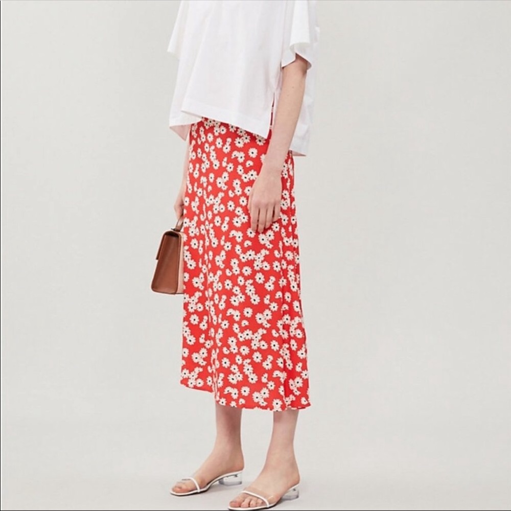 Reformation Bea Skirt sz 0 in red daisy print